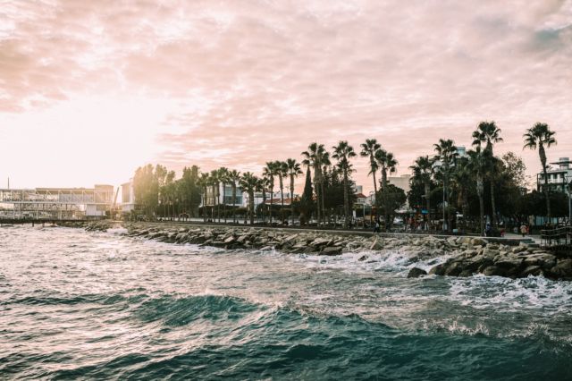 Pinky california vibes in @limassolcy 

That evening was magic. Pinkish sunset with light so different that I know from Poland. If you wanna know californian vibes but don't wanna go to USA you should definitely visit Limassol!

#cyprus #travel #travelphotography #adventure #street #streetphoto #architecturephotography #portraits #susnet #californication #canon #sigmaart #voyaged #boredpandaart
